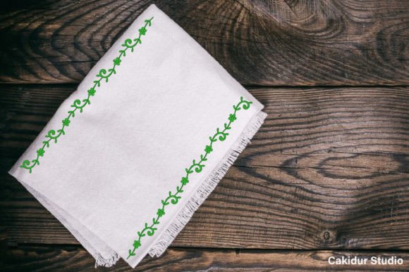 Green Flower Border: A Seasonal Design Review
